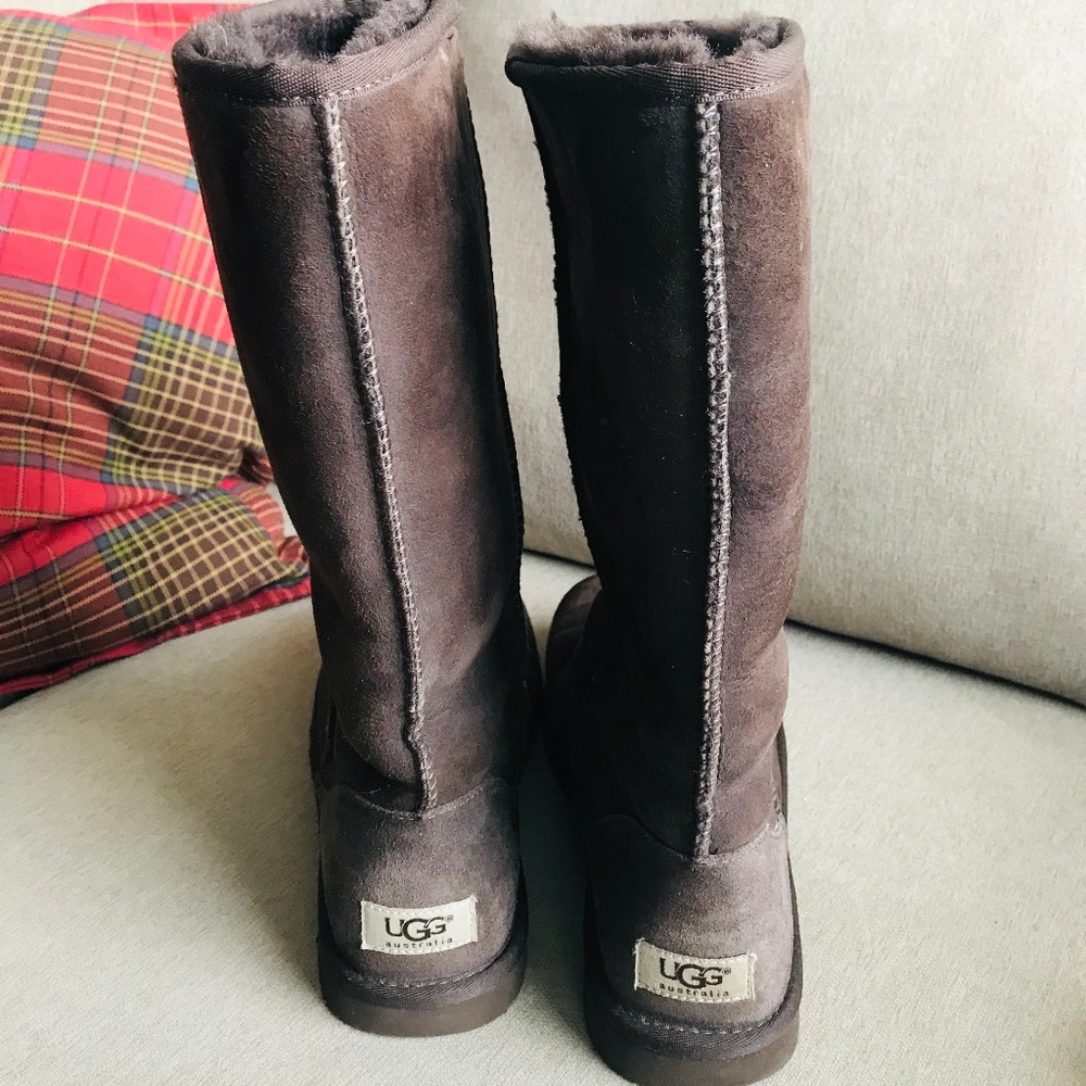 UGG Classic Tall Boot Chocolate - Great Condition